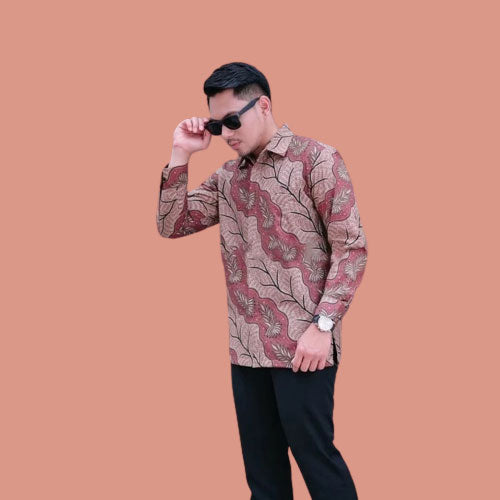 Cremiges Solo-Batik-Shirt